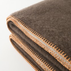 Couverture laine ultra chaude marron point cheval  orange détail de finition