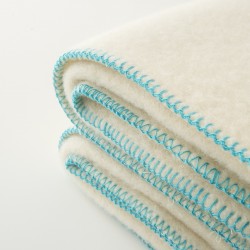 Couverture laine ultra chaude écrue point cheval bleu détail,de finition